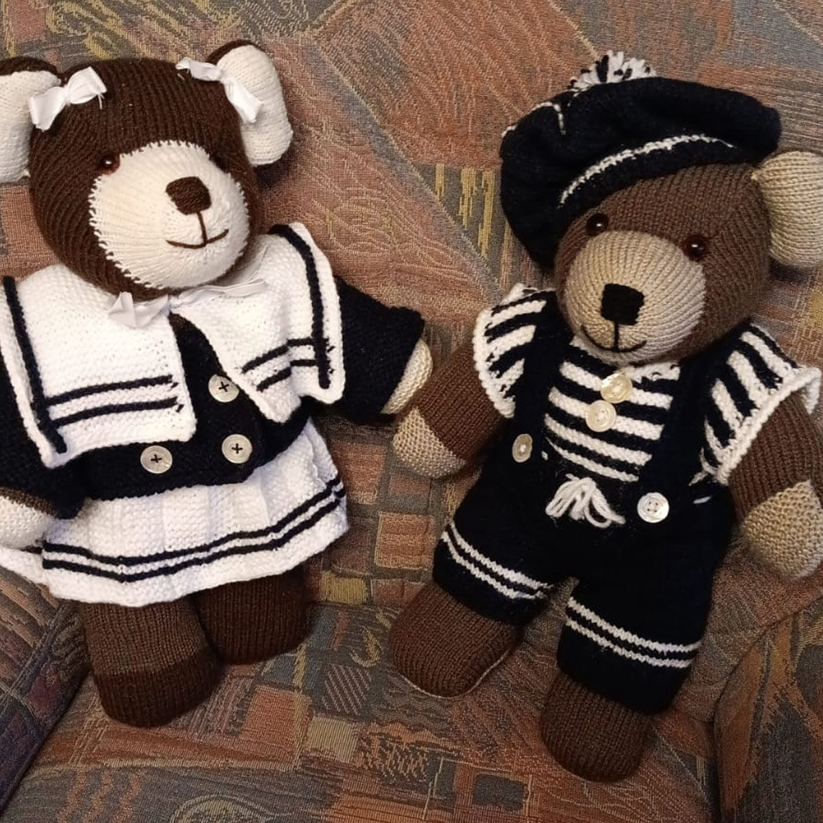 Gestrickte Stofftiere zwei Bären